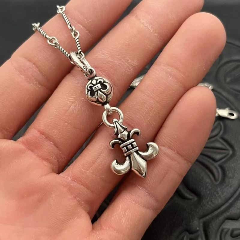 Ch*0me He**ts necklaces